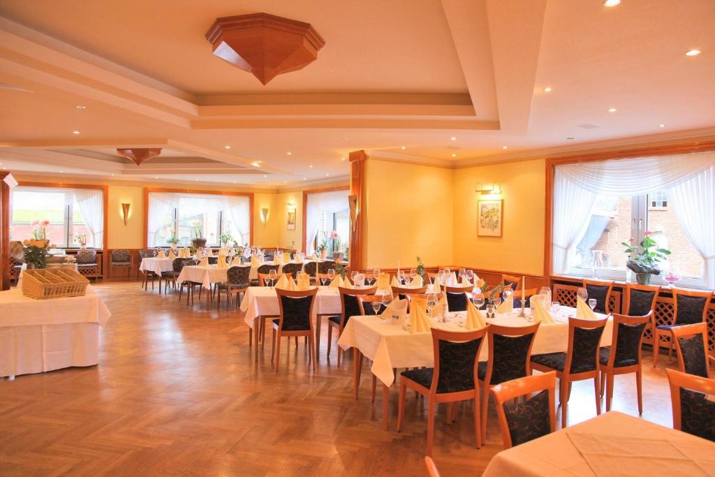 Hotel Matthias Gnarrenburg Екстериор снимка