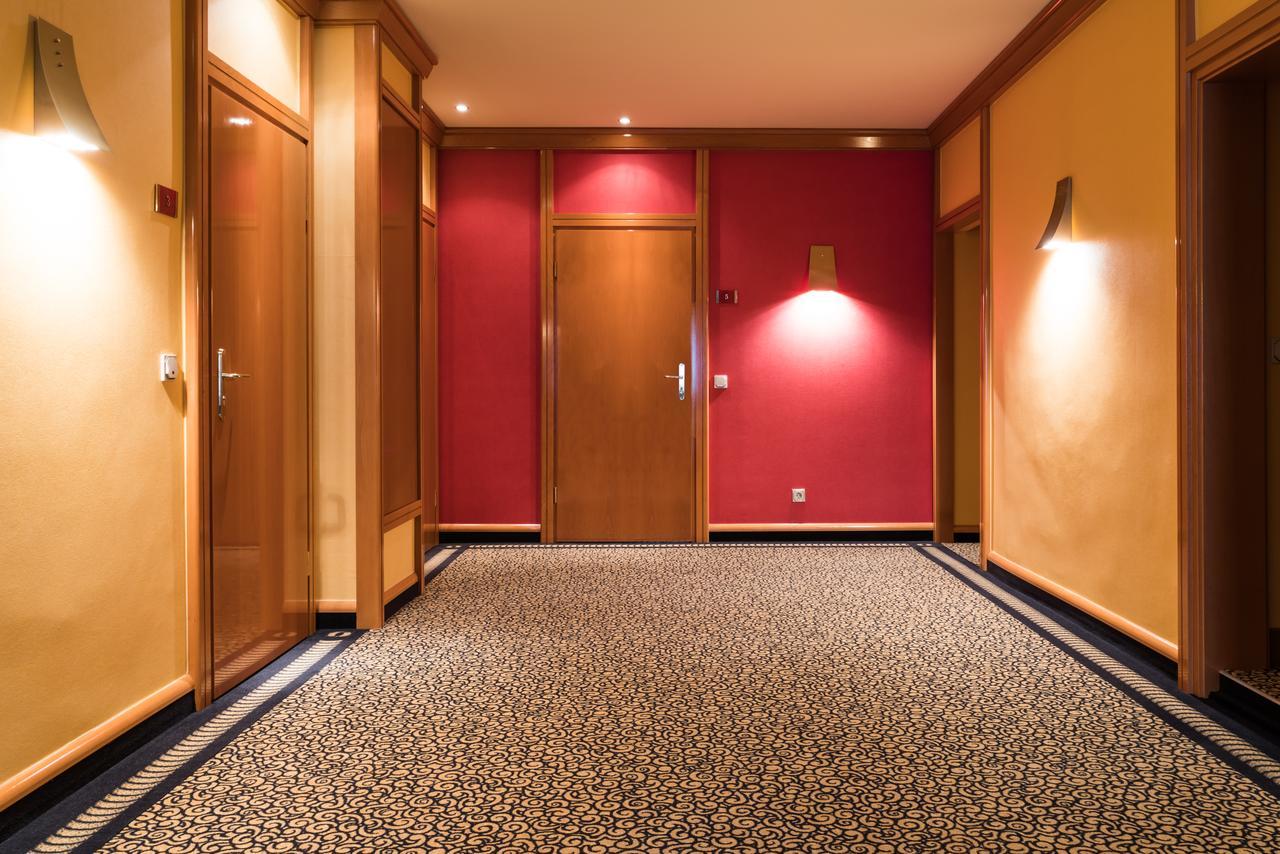 Hotel Matthias Gnarrenburg Екстериор снимка