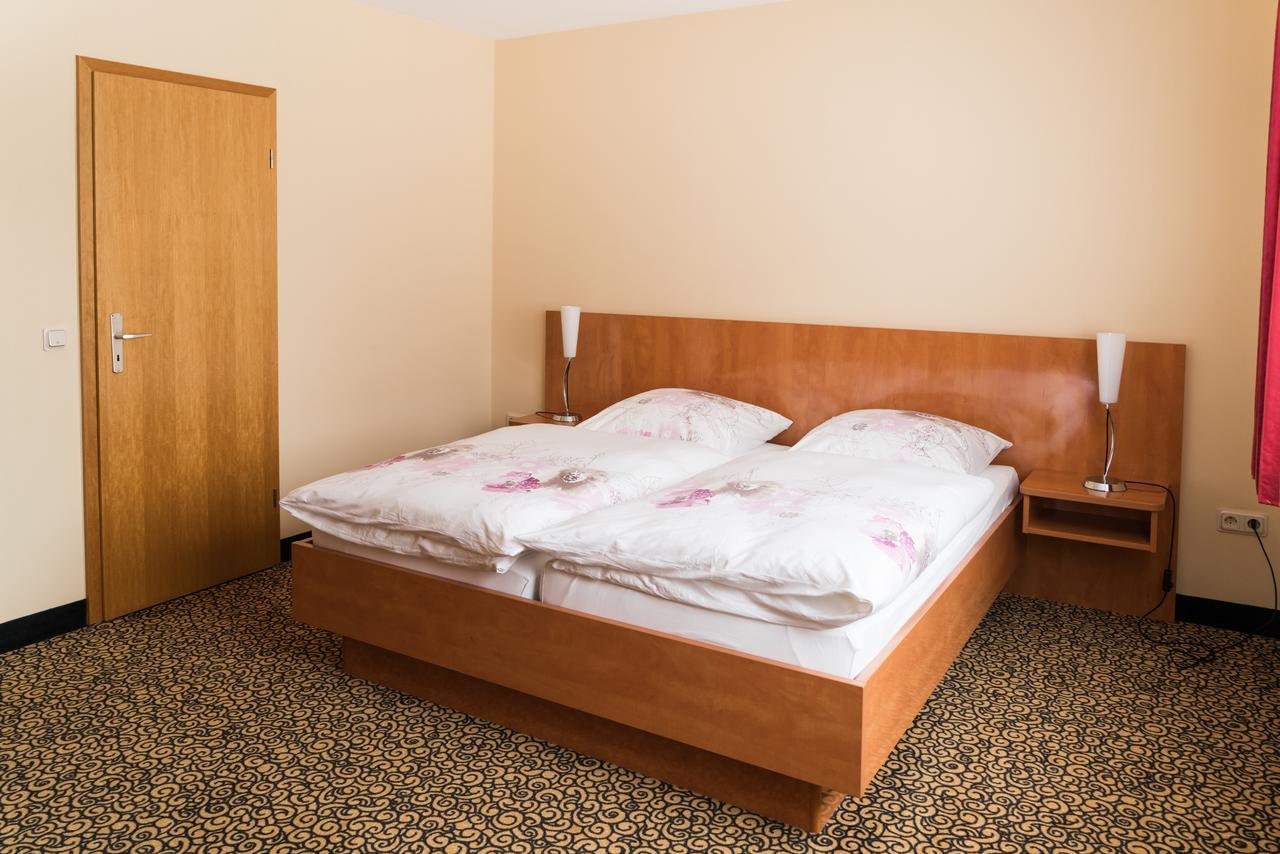 Hotel Matthias Gnarrenburg Екстериор снимка